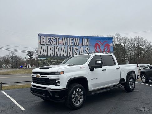 Used 2024 Chevrolet Silverado 2500 Custom w/ Custom Value Package image 1