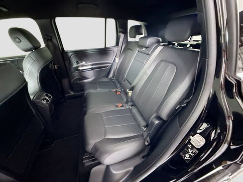 Used 2025 Mercedes-Benz GLB 250 image 21