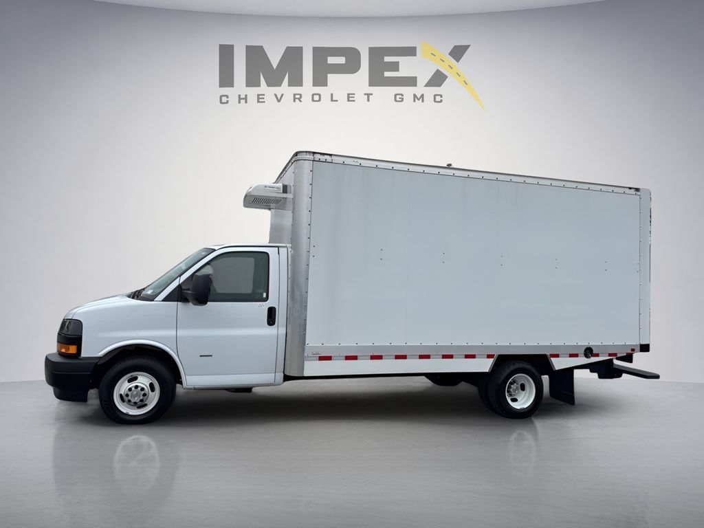 Used 2024 Chevrolet Express 3500 w/ Power Convenience Package RWD image 7