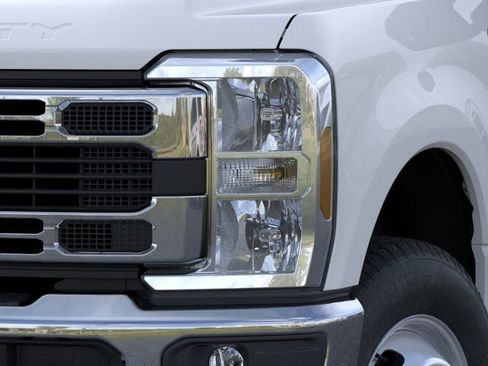 New 2026 Ford F350 4x4 Regular Cab DRW Super Duty image 18