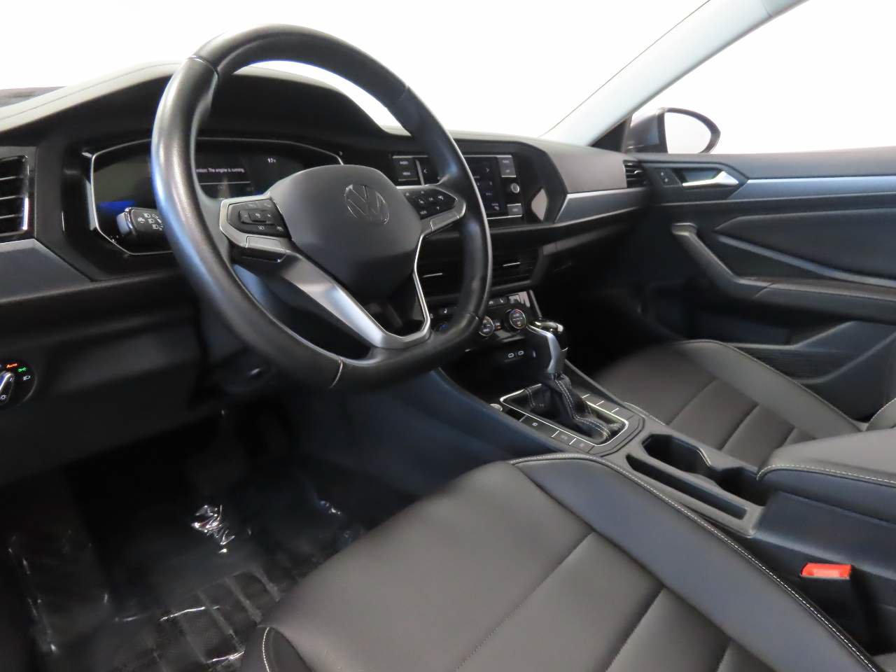 Used 2024 Volkswagen Jetta SE FWD image 15