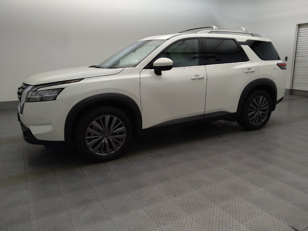 Used 2023 Nissan Pathfinder SL w/ SL Premium Package FWD image 2