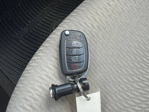 Used 2017 Hyundai Santa Fe Sport AWD/4WD image 33