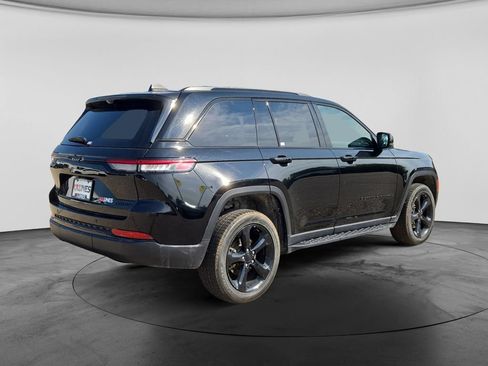 Used 2024 Jeep Grand Cherokee Limited w/ Luxury Tech Group II AWD/4WD image 9