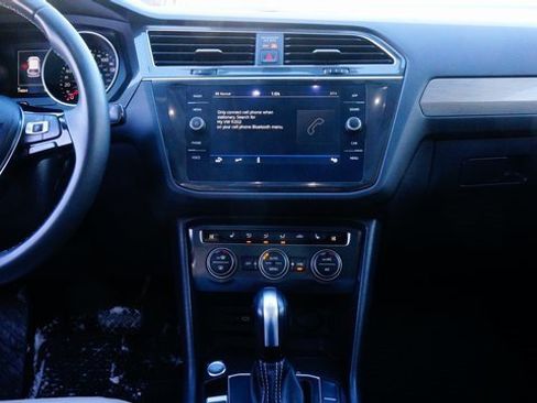 Certified 2021 Volkswagen Tiguan SE w/ Panoramic Sunroof Package image 38