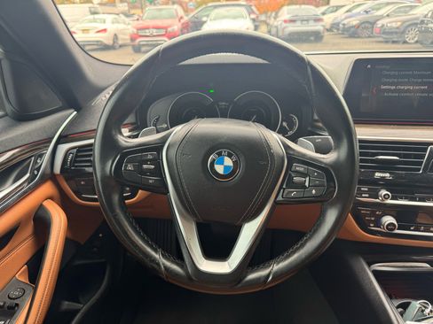 Used 2018 BMW 530e w/ Premium Package 2 image 12
