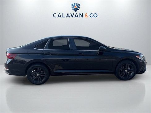 Used 2023 Volkswagen Jetta SE image 8