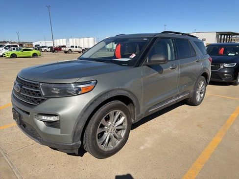 Used 2020 Ford Explorer XLT w/ Equipment Group 202A image 7