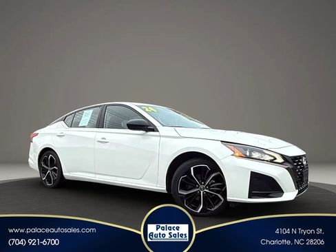 Used 2024 Nissan Altima 2.5 SR FWD image 1