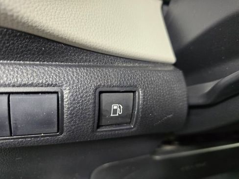 Used 2020 Toyota Corolla LE image 27