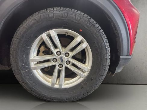 Used 2021 Ford Explorer XLT w/ Equipment Group 202A AWD/4WD image 32