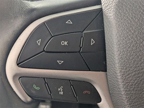 Used 2020 Jeep Grand Cherokee Limited w/ Luxury Group II image 16