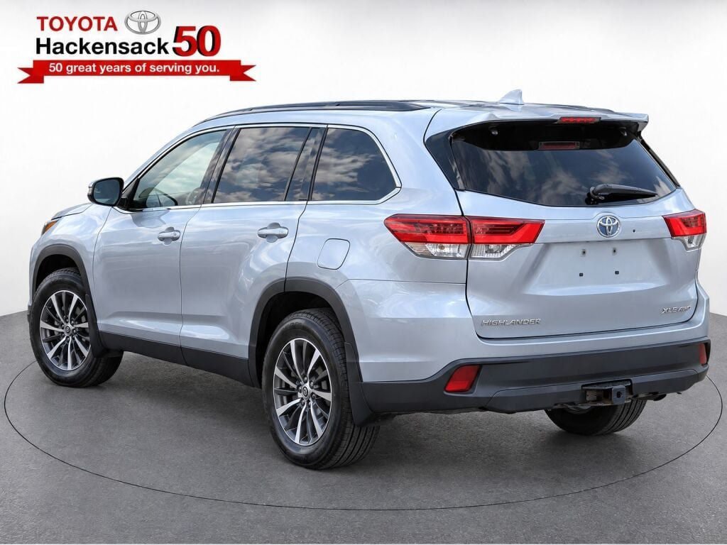 Used 2019 Toyota Highlander XLE AWD/4WD image 3