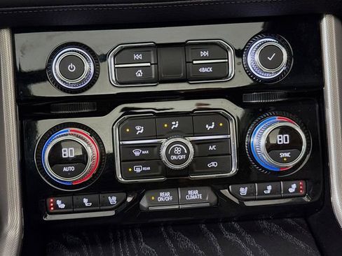 Used 2021 GMC Yukon Denali w/ Denali Premium Package AWD/4WD image 16