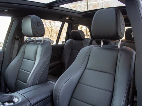 Used 2024 Mercedes-Benz GLS 450 4MATIC image 12