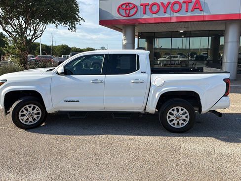 Used 2025 Toyota Tacoma SR5 AWD/4WD image 6
