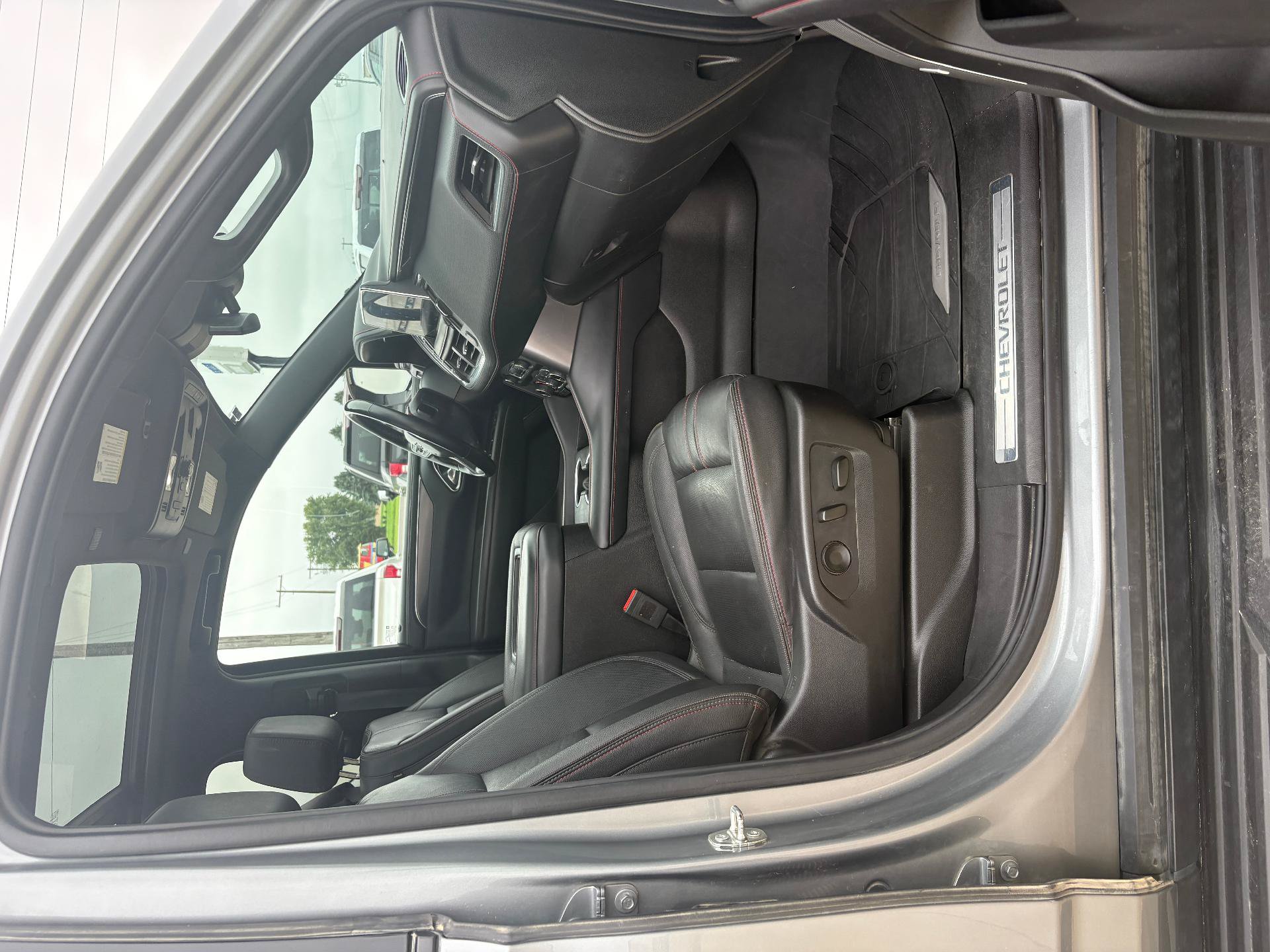 Used 2024 Chevrolet Suburban RST w/ Luxury Package AWD/4WD image 18