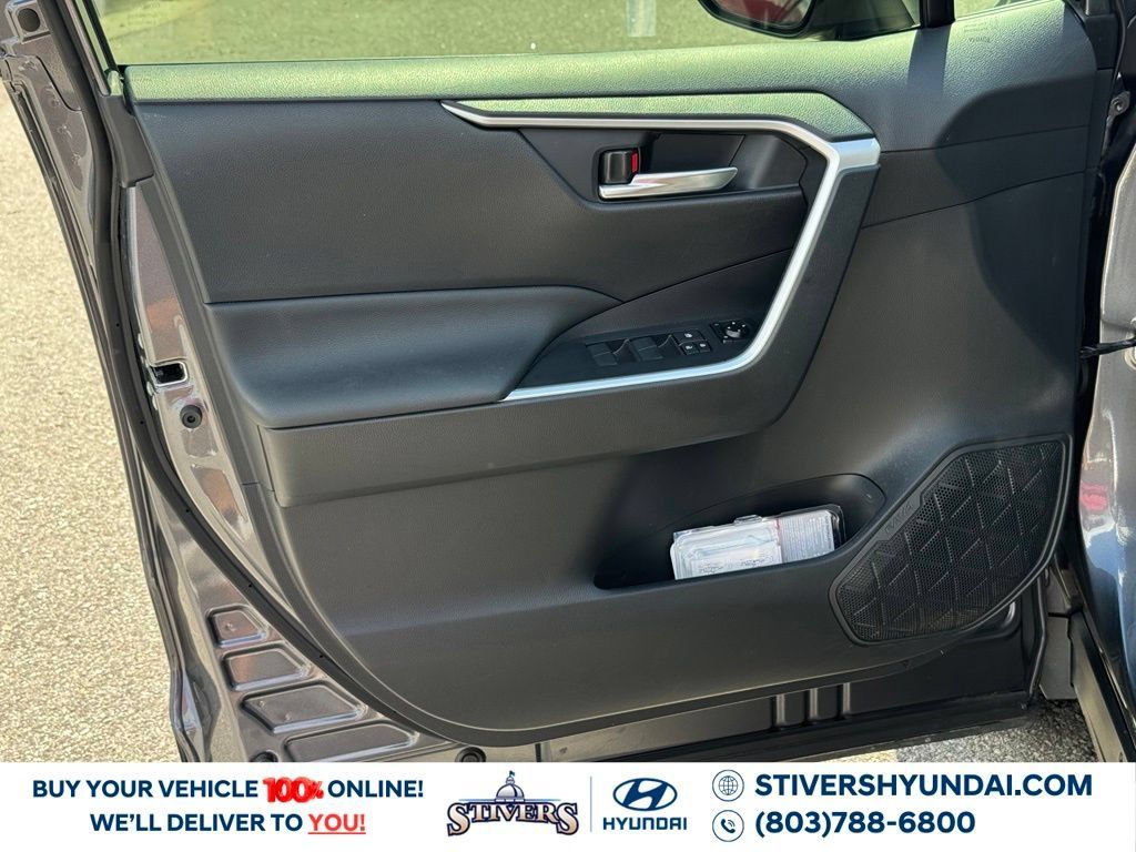 Used 2021 Toyota RAV4 XLE w/ Convenience Package AWD/4WD image 29
