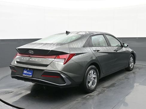 Certified 2024 Hyundai Elantra SE image 4