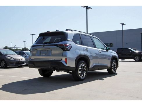 Used 2025 Subaru Forester Premium w/ Convenience Package #1 AWD/4WD image 3