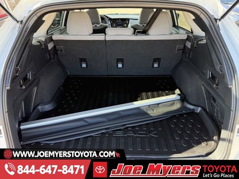 Used 2025 Subaru Outback Premium w/ Popular Package #1A image 27