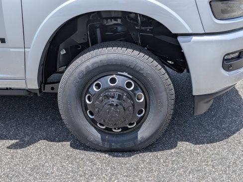 New 2026 RAM 3500 Limited AWD/4WD image 10