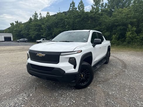 Used 2024 Chevrolet Silverado EV W/T AWD/4WD image 2