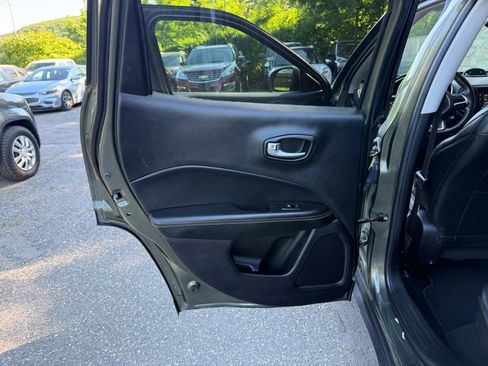Used 2018 Jeep Compass Latitude AWD/4WD image 24