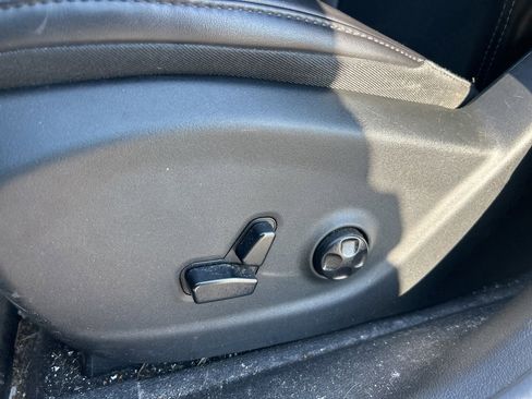 Certified 2019 Jeep Cherokee Latitude Plus w/ Cold Weather Group image 10