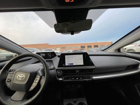 Used 2025 Toyota Prius LE image 32