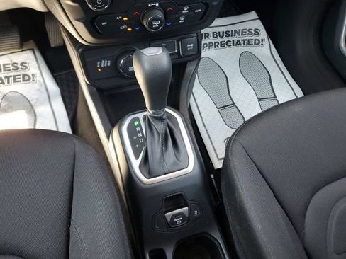 Used 2021 Jeep Renegade Latitude w/ Convenience Group AWD/4WD image 19