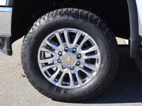 Used 2020 Chevrolet Silverado 2500 LTZ image 39