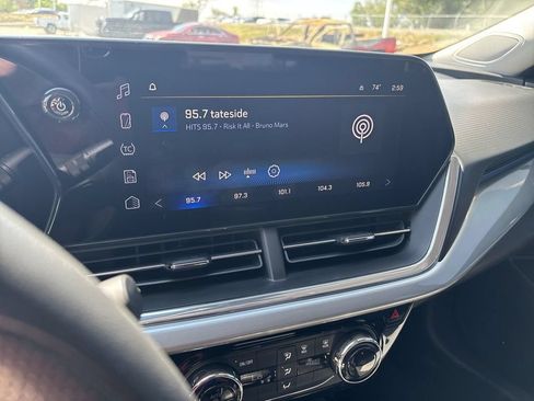 Certified 2024 Chevrolet Trax LT FWD image 17