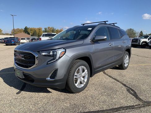 Used 2020 GMC Terrain SLE w/ Driver Convenience Package image 4
