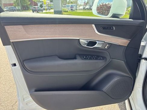 Used 2025 Volvo XC90 B6 Plus AWD/4WD image 18