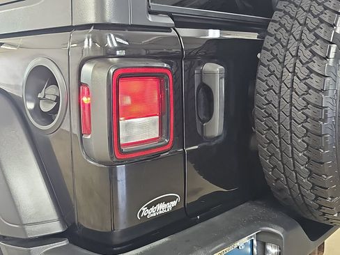 Used 2021 Jeep Wrangler Unlimited Sport AWD/4WD image 37