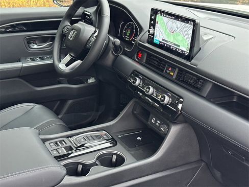New 2025 Honda Pilot Touring image 9