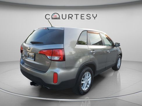 Used 2015 Kia Sorento LX FWD image 3