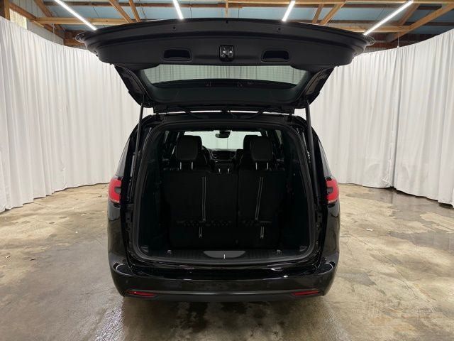 New 2026 Chrysler Pacifica Select w/ S Appearance Package FWD image 23