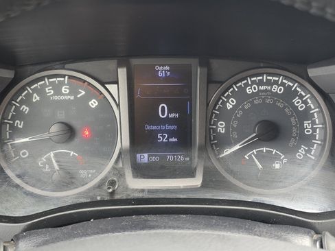 Used 2017 Toyota Tacoma TRD Off-Road w/ Tow Package (A/T) AWD/4WD image 21