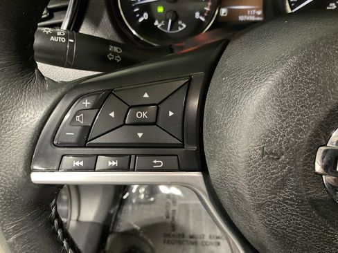 Used 2017 Nissan Rogue SV image 29