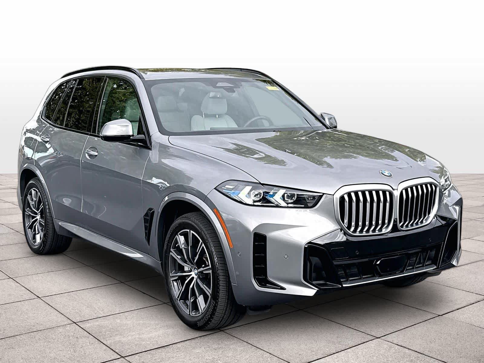 Used 2026 BMW X5 xDrive40i w/ M Sport Package AWD/4WD image 3