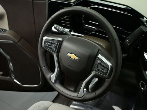 Used 2024 Chevrolet Silverado 1500 LT image 8