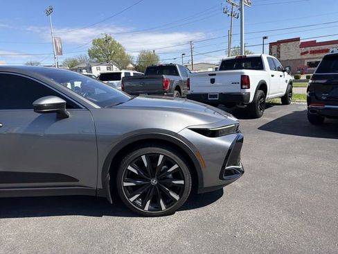 Used 2024 Toyota Crown Platinum image 2
