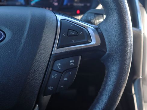 Used 2024 Ford Edge Titanium image 19