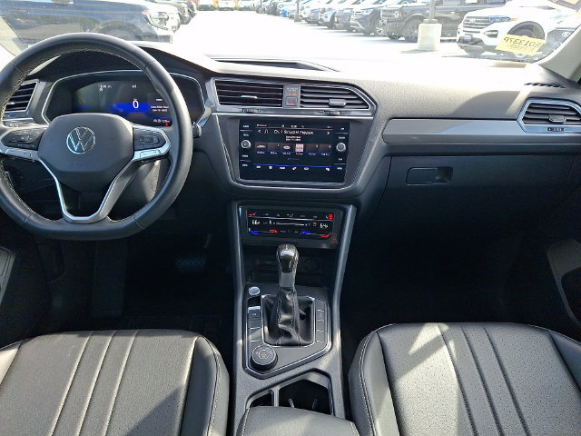 Used 2024 Volkswagen Tiguan SE AWD/4WD image 15
