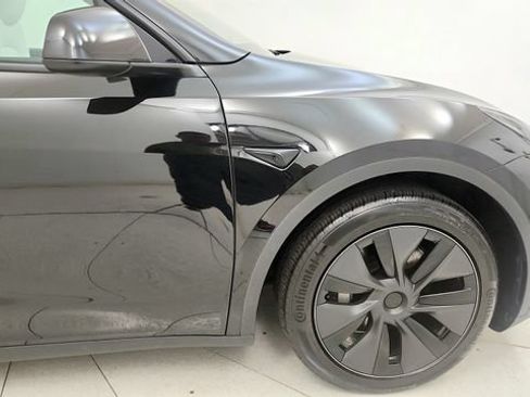 Used 2025 Tesla Model Y Long Range AWD/4WD image 21