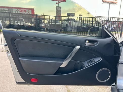 Used 2004 INFINITI G35 Coupe w/ Premium Pkg image 12