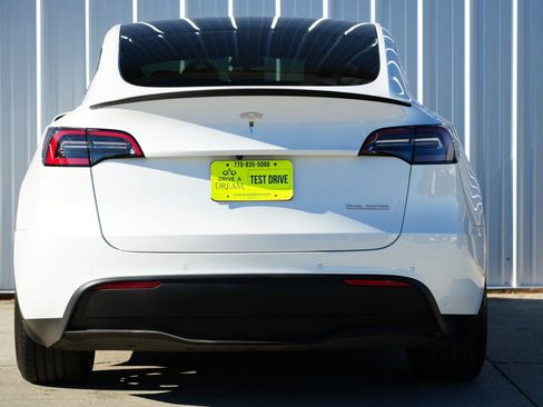 Used 2022 Tesla Model Y Performance image 11