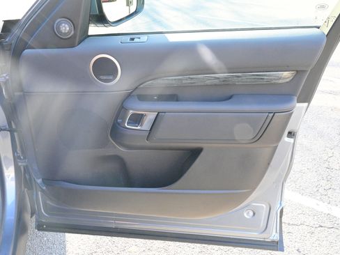 Used 2019 Land Rover Discovery HSE image 57